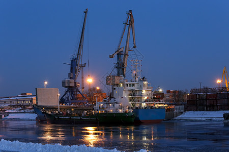 港口的起重车配送工业集装箱方式仓库货物吊装起重机建筑运输机器高清图片素材