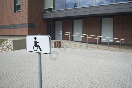 残疾人停车位出口减值坡道保健运输石头驾驶残障机动性街道背景