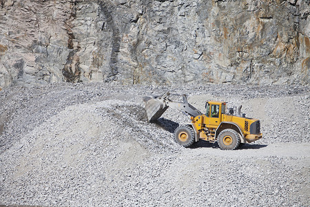 黄色卡车卡车工地施工活动全景瓦砾岩石陆地机器车辆液压背景