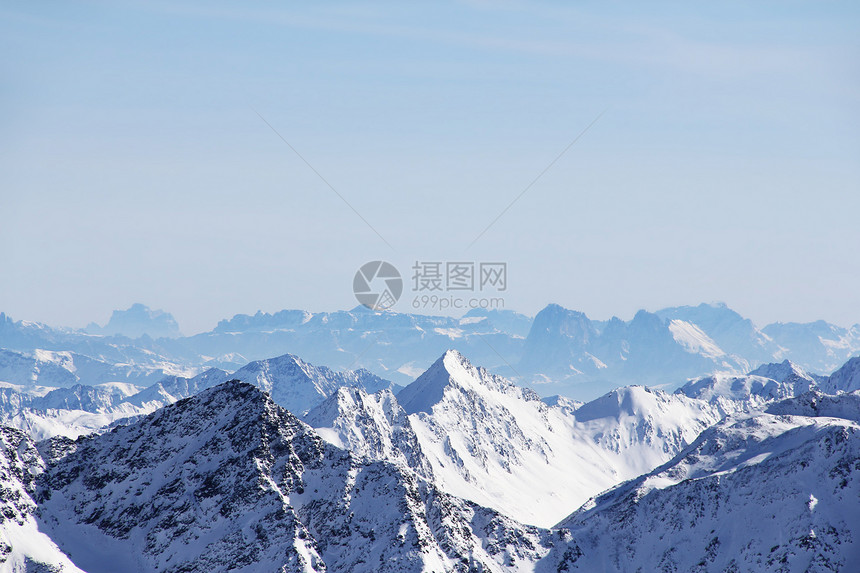 冬季山区岩石全景环境天空冻结高山阳光荒野单板旅行图片