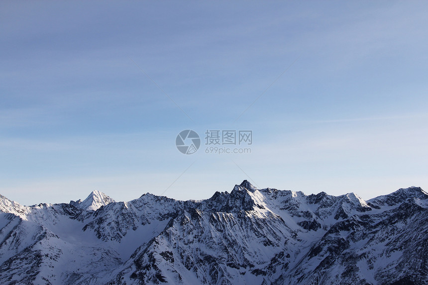 冬季山区单板荒野阳光冻结假期季节滑雪冰川蓝色岩石图片