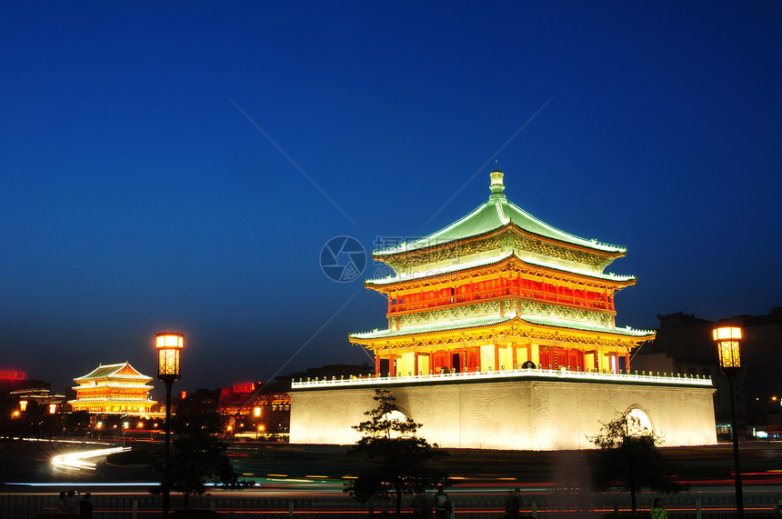 中国西安贝尔塔建筑建筑学天空灯光历史性风景中心地标城市市中心图片