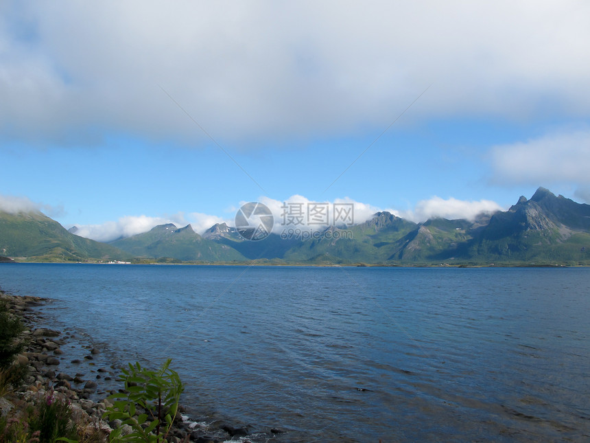 挪威景观挪威海滩自由爬坡游客海湾晴天风景乡村摄影旅游图片