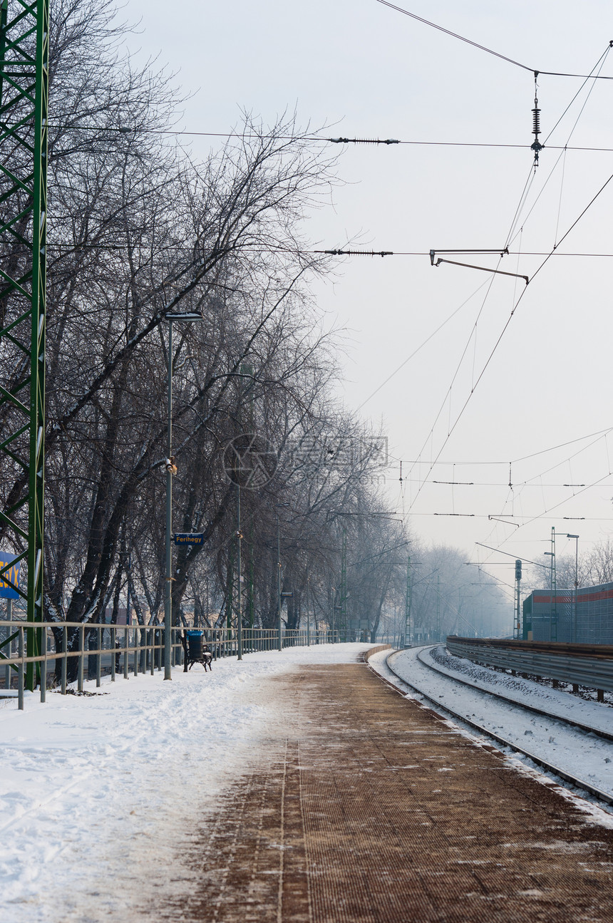 冬季火车站管子商业车站火车时间城市旅行平台运输乘客图片