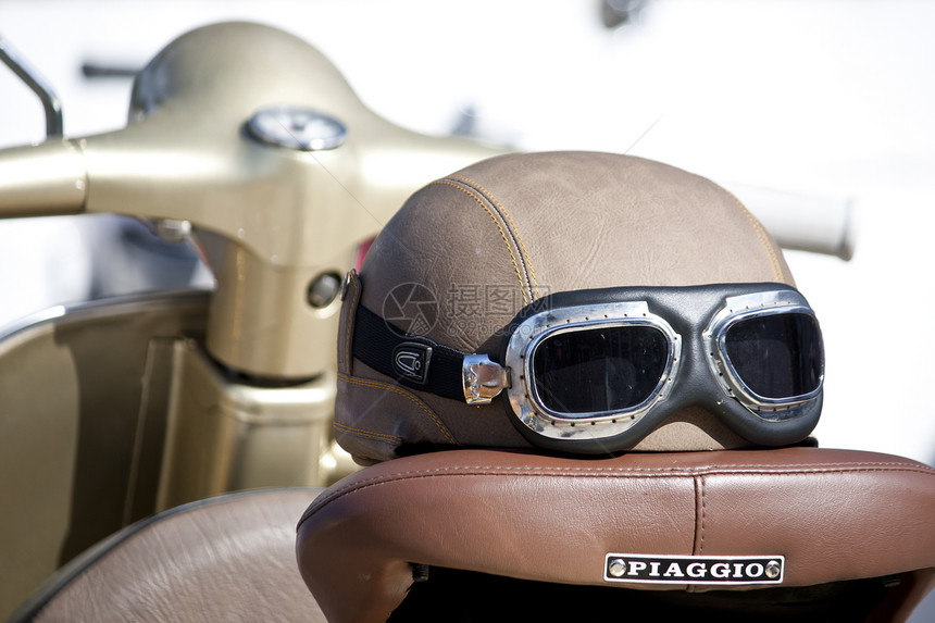 经典摩托车运输蓝色展示帽子风镜眼镜座位头盔发动机车辆图片