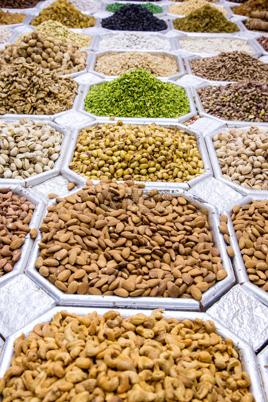 迪拜市场的干果和坚果混合饮食旅行糖果旅游营养食物味道商业街道杏仁图片