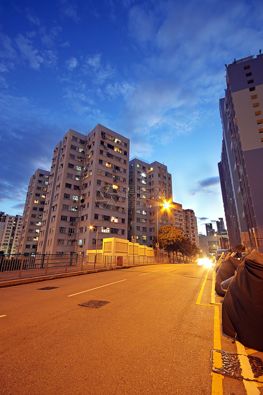 现代城市 晚上有高速公路交通 香港州康车辆速度天空运动运输日落公共汽车天际建筑学旅游图片