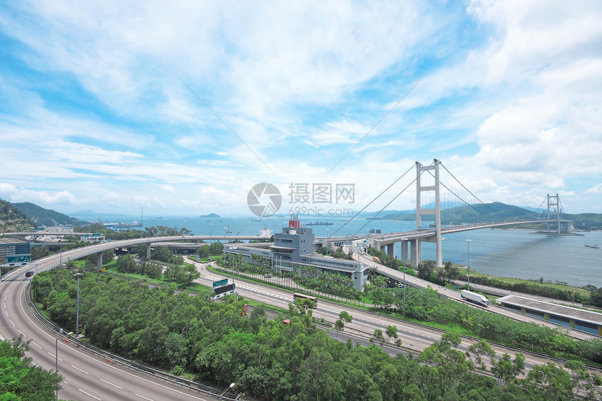 白天的香港公路场景运动曲线蓝色速度市中心天空地标街道射线图片