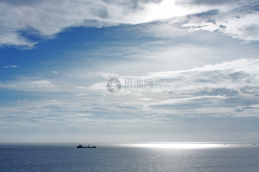 海上货船地平线运输车国际贸易海景后勤天空海洋船运航海图片