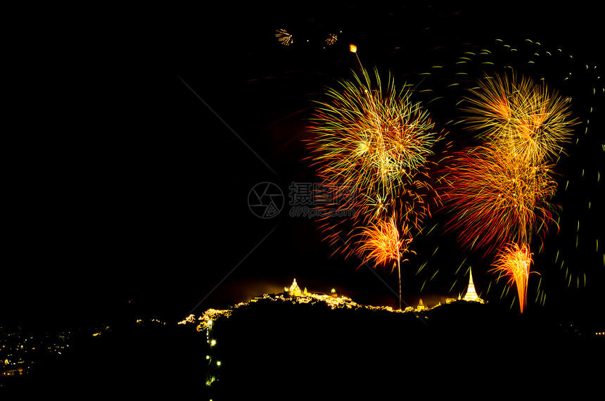 山上泰神庙上的烟花寺庙节日历史魔法反射天空庆典焰火奢华艺术图片