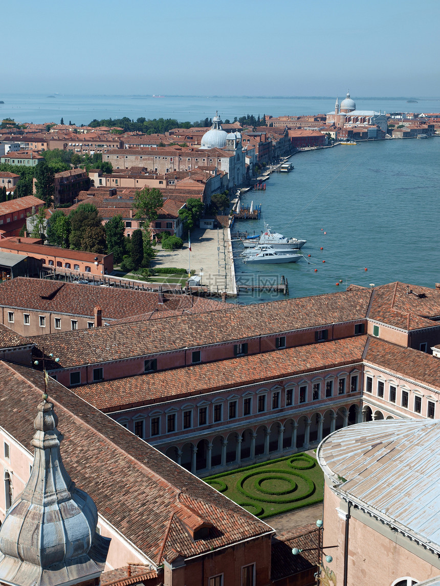 从圣乔治马吉奥雷教堂塔楼看威尼斯大教堂运河汽艇建筑学宗教圆顶天线建筑风格天炉图片