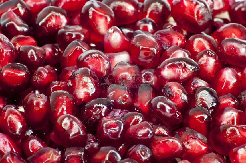 红色多汁 成熟的石榴树frui果汁红宝石水果植物石榴石食物粮食宏观种子石榴图片