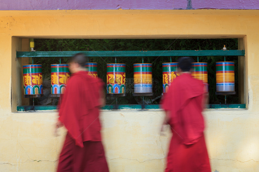 在McLeod Ganj交替祈祷轮图片