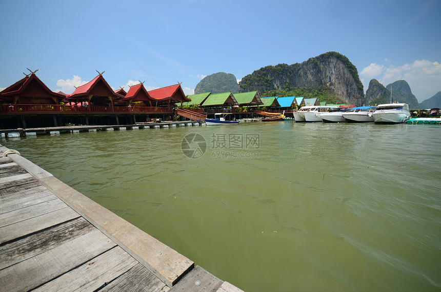 泰国的沙滩屋农村反射旅行运输木头溪流躺椅快手长椅村庄图片