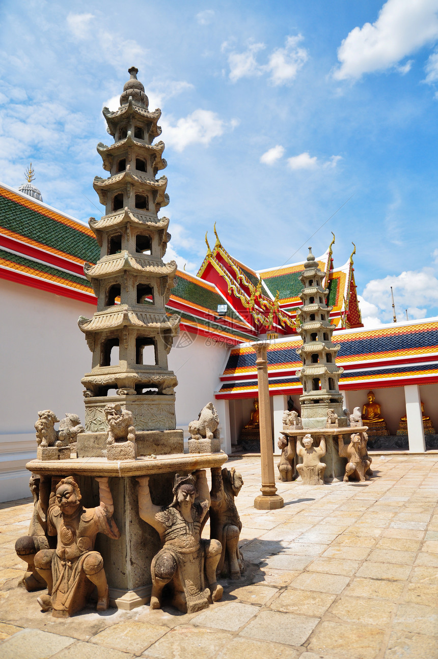 中国巨型土雕塑 带有塔塔天空雕像装饰品寺庙旅行蓝色热带古董文化白色图片