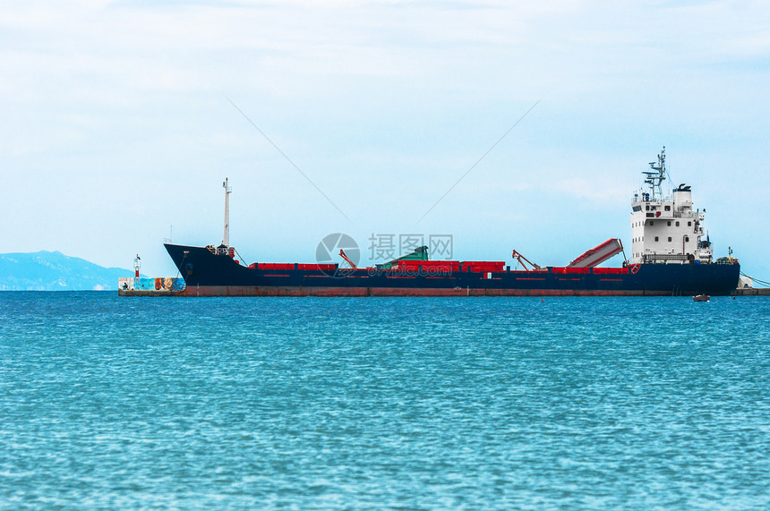 水上大型货轮船运风暴货运运输大部分商业海洋经济载体贸易图片