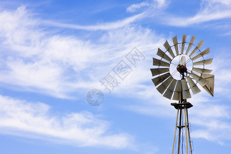 风力水泵蓝色的风泵高清图片
