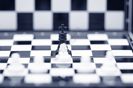 象棋游戏对抗智慧黑色棋盘竞赛锦标赛国王典当白色背景图片