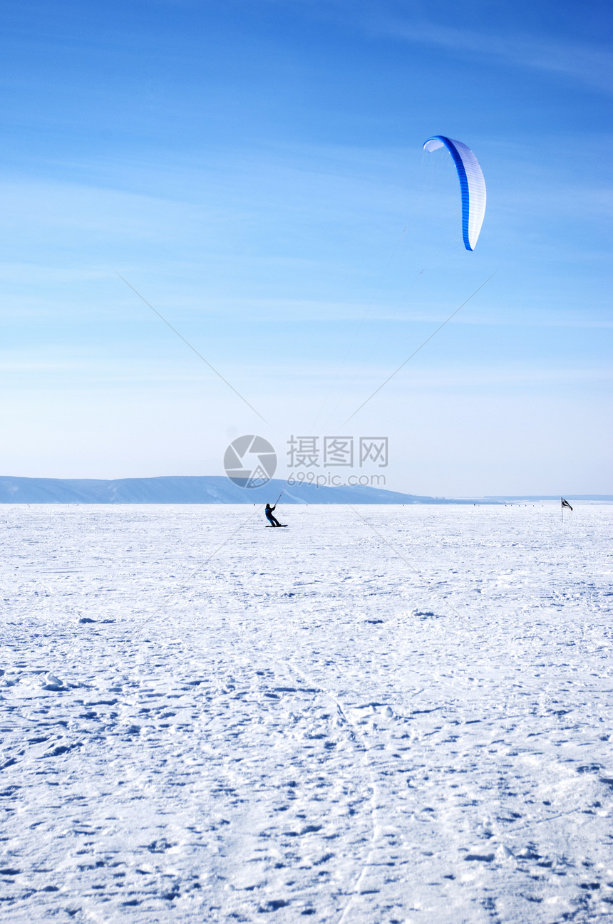 冬季风筝手雕冲浪飞行滑雪速度空气活动蓝色装备动作图片