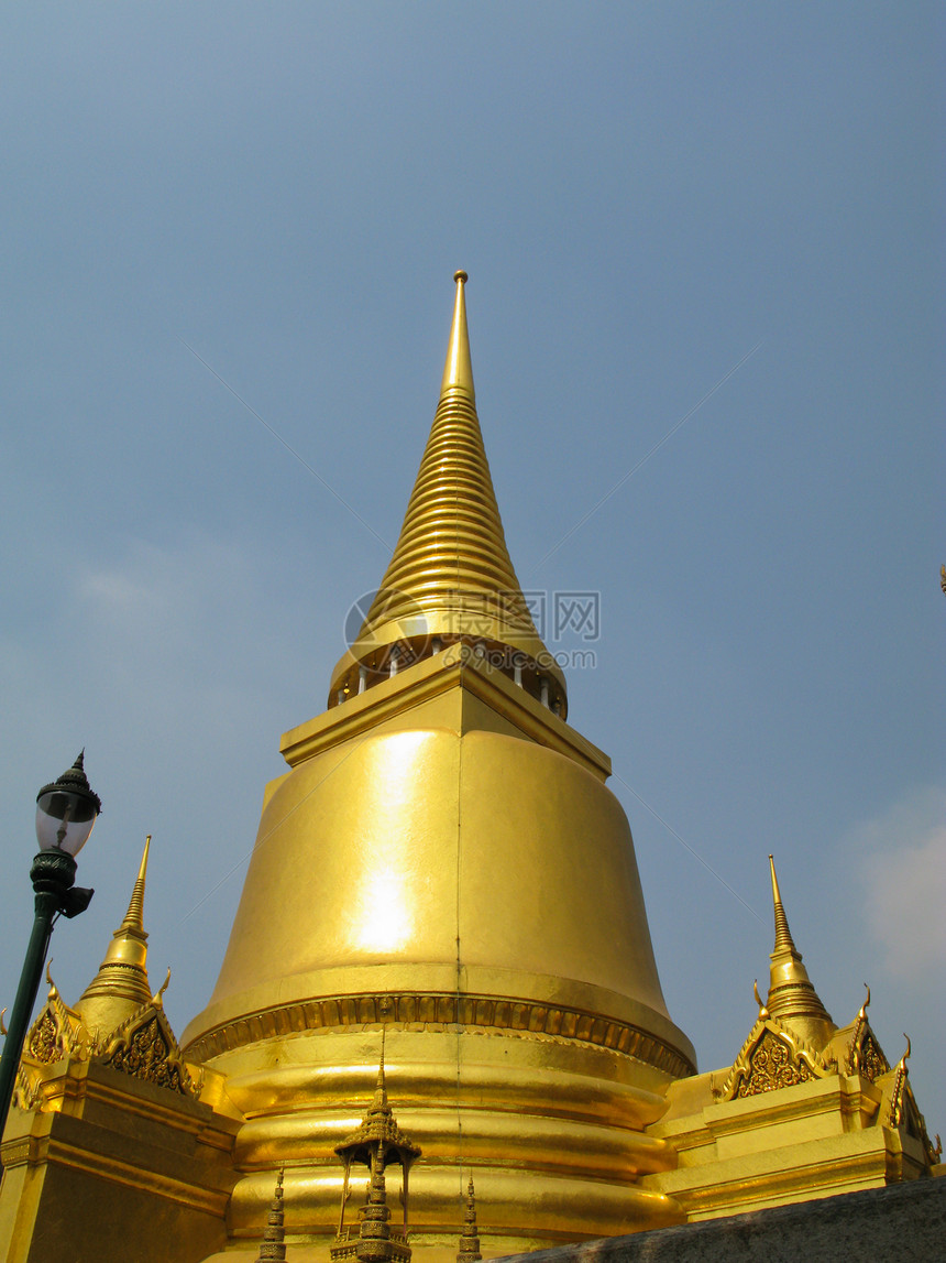 泰国大宫金塔佛教徒雕塑祷告佛塔旅游金子装饰品宝塔精神上帝图片