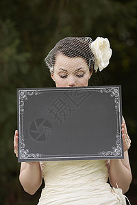 新的和空白的面板头饰黑板女士木板婚礼面纱成人裙子女性背景图片