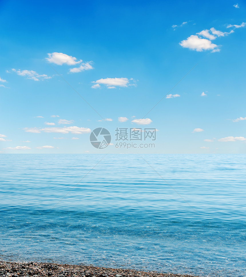 蓝海和天空天堂旅行生态气候季节阳光海洋蓝色天气场景图片