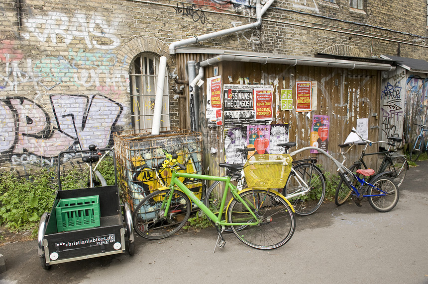 城市自行车速度车轮运动建造娱乐建筑乐趣踏板街道车辆图片