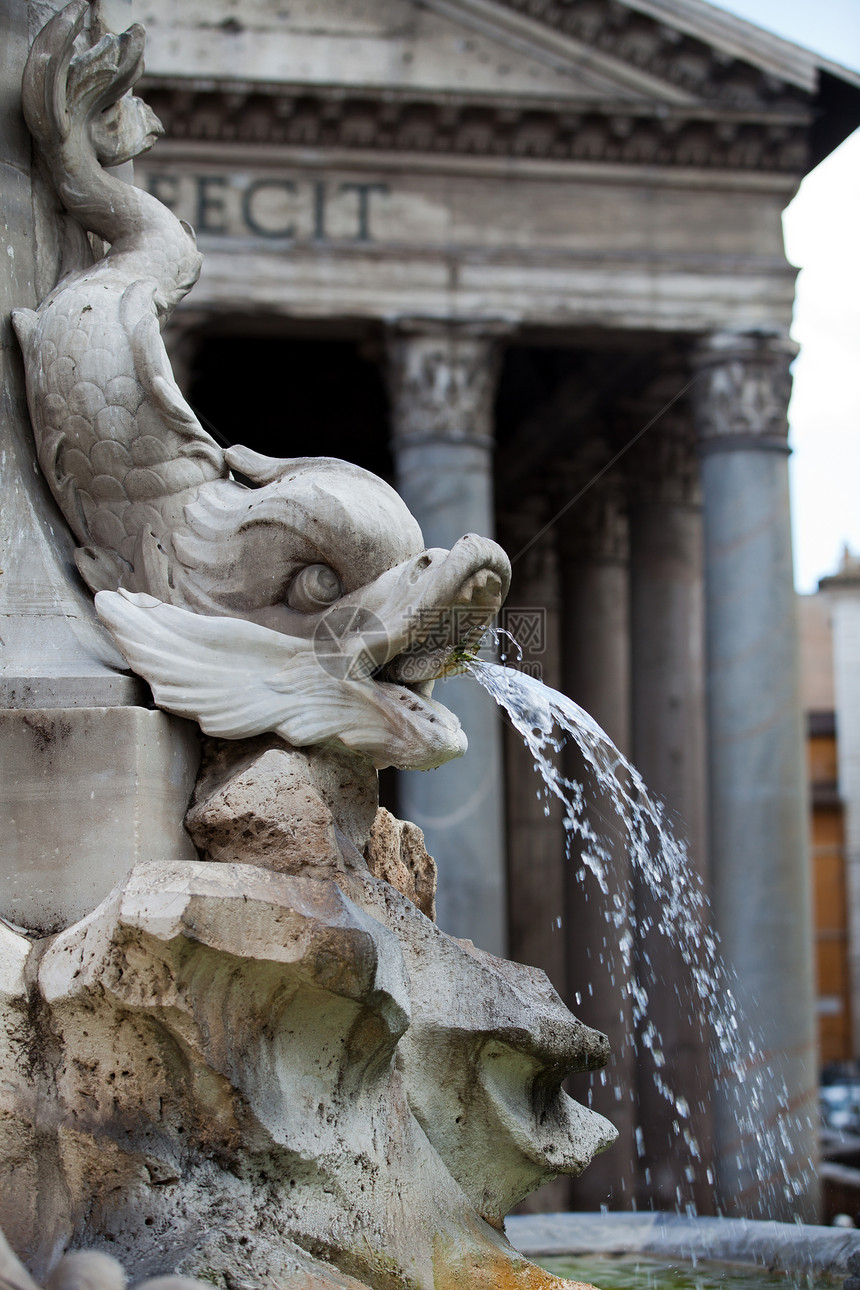 意大利罗马广场巴洛克喷泉的雕塑细节古董旅游广场装饰地标建筑历史历史性艺术神话图片