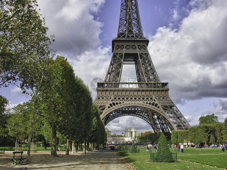 巴黎的Eiffel铁塔风景图片