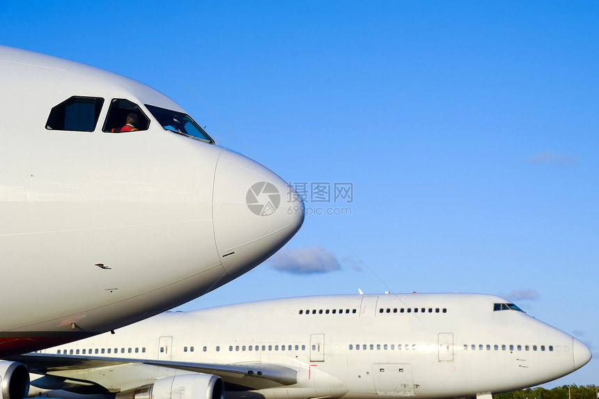 机场飞机飞机场喷射座舱商业运输旅游金属旅行客机蓝色图片