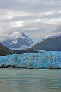 阿拉斯加冰川丘陵蓝色冰山爬坡山脉背景图片