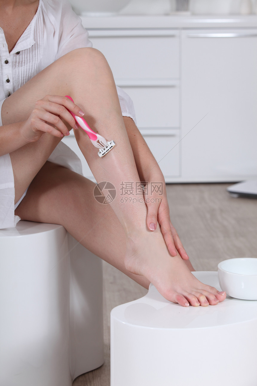 女人刮腿毛清洁度身体女孩脱毛成人女士女性刀刃柔软度脚趾图片