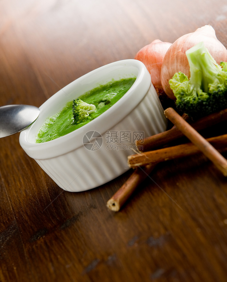 花椰菜汤烹饪奶油美食素食洋葱食物桌子饮食蔬菜奶油状图片