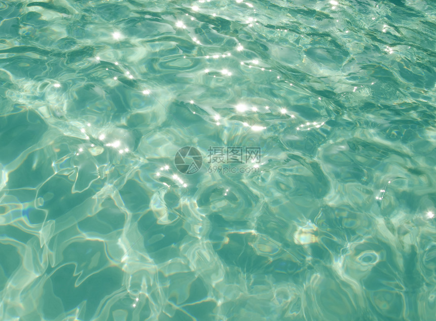 池水乐趣阳光晴天水池玩具苏打水纹理游泳反射图片
