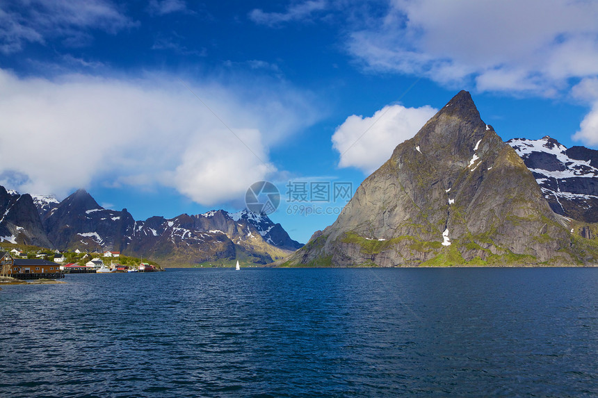 景色挪威峡湾山峰风景全景山脉海洋蓝色码头晴天海岸线港口图片