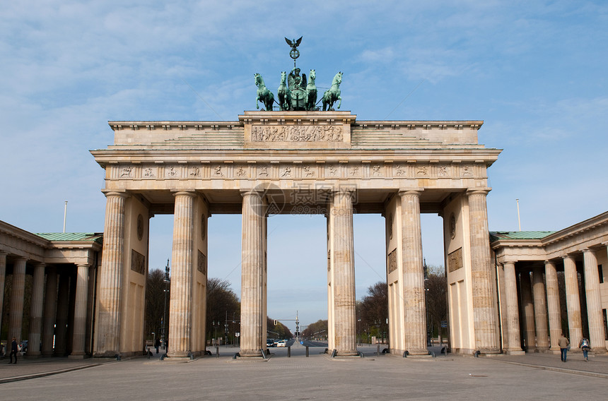 (勃兰登堡门)是通往德国柏林的古老门户图片