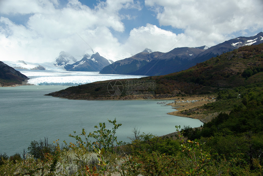 阿根廷湖湖木头旅游冰山荒野旅行地质学森林冰川顶峰爬坡图片