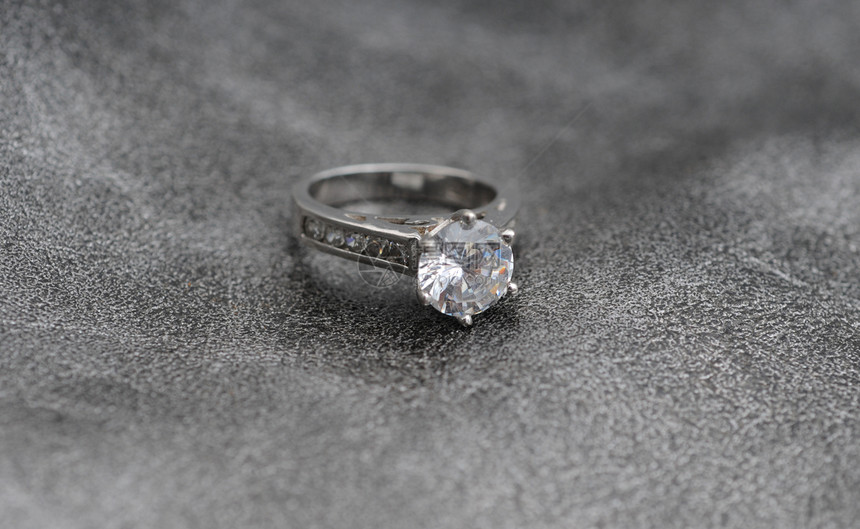 订婚戒指口音珠宝石头婚姻宝石圆形纸牌配件钻石单人图片