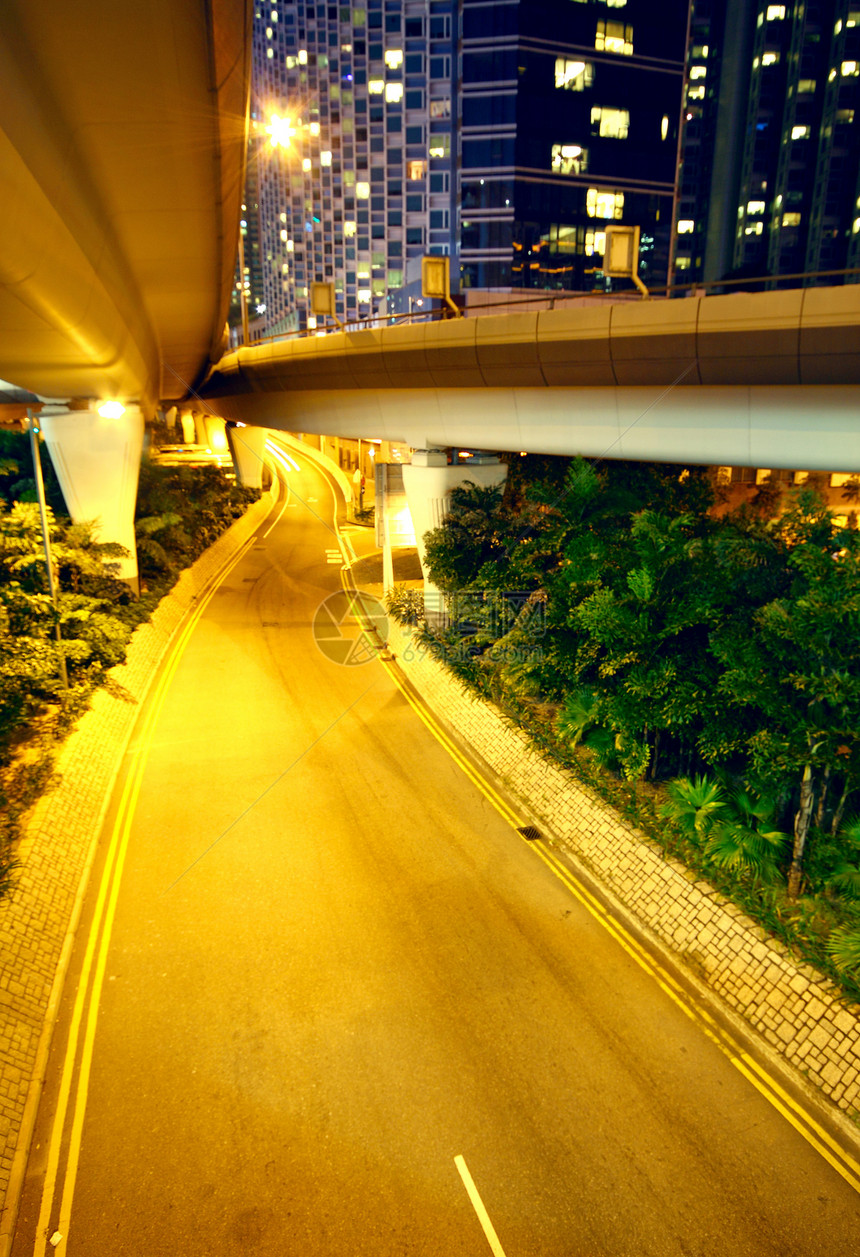 夜间城市地区曲线立交桥旅行路灯赛车车辆过境交通运动运输图片