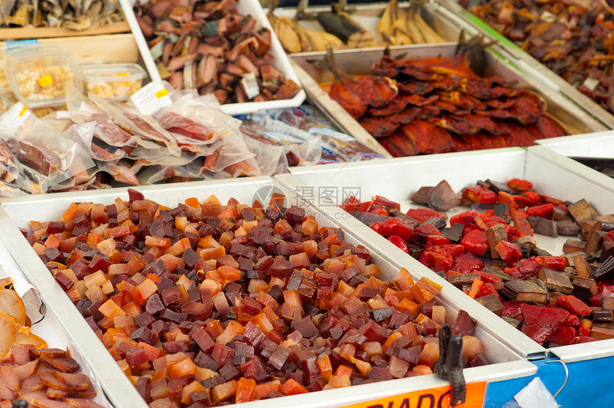 街头市场上的鱼盐渍摊位水平咸鱼购物治愈杂货产品食物零售图片