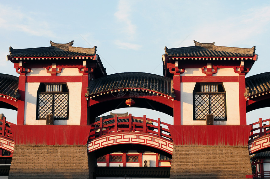 中国古华古建筑蓝色文化灯笼旅游历史窗户中心观光游客天空图片