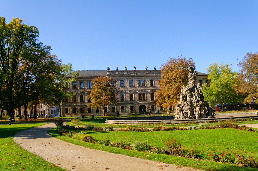 Erlangen 德国秋季公园绿色大学红色花园蓝天叶子城堡黄色树木图片