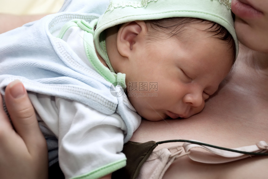 新生儿睡觉婴儿孩子童年幸福蓝色后代男生柔软度说谎睡眠生活图片