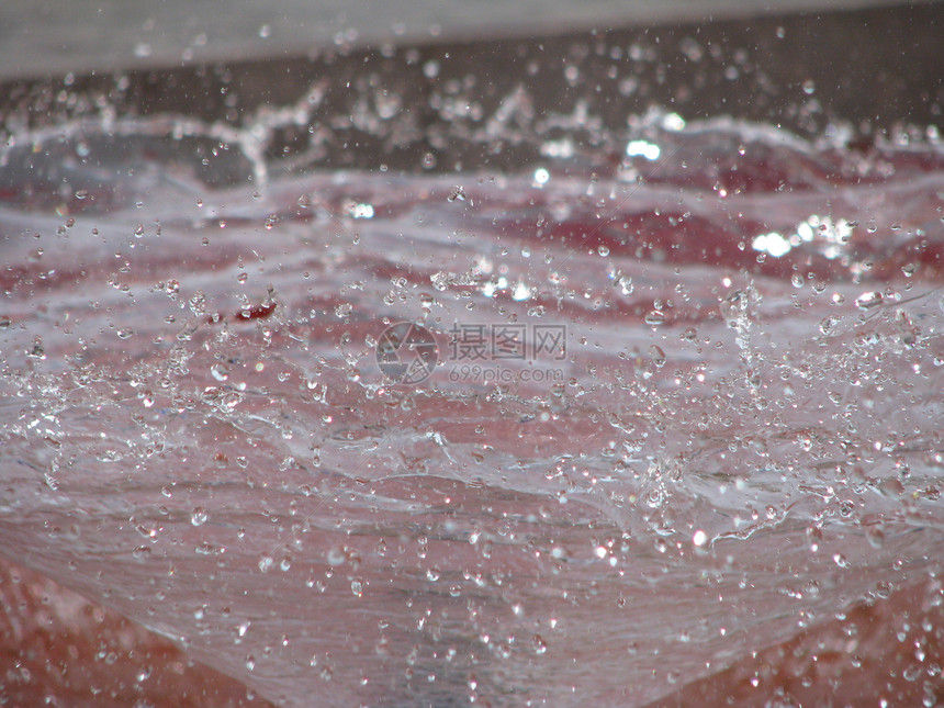 泉水喷射气泡井口灯泡自来水厂溪流白色草稿流动倾盆大雨图片