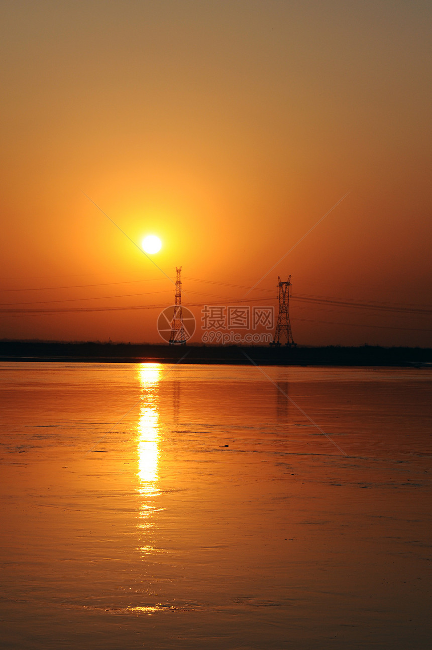 河边日落海浪橙子天空电压公园光束季节气候日出国家图片