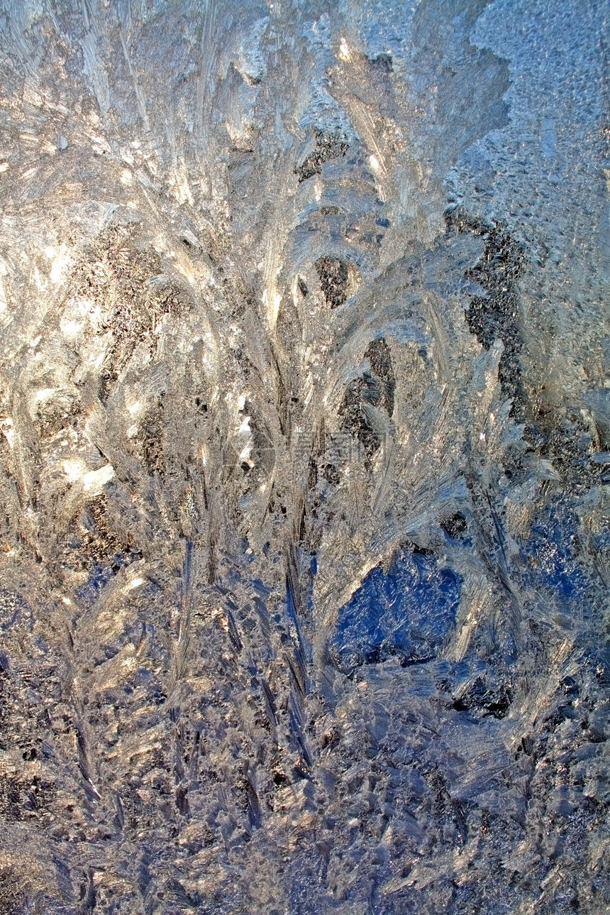 窗口上的冰季节日落寒冷气候棕色日出窗户雾凇冻结玻璃图片