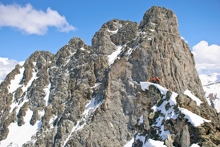 山上攀登者登山运动风险胜利远足者成人荒野旅行冒险天空空气高清图片素材