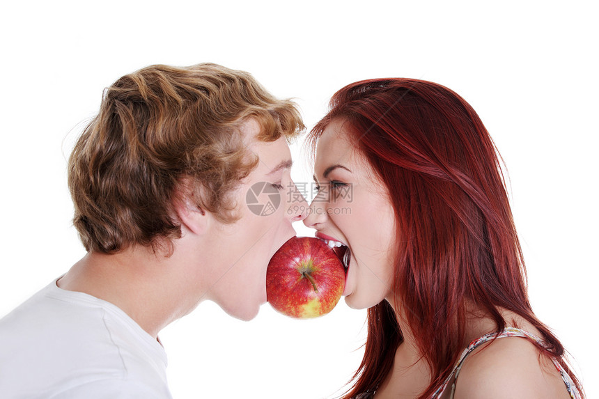 咬一个苹果青年女性女孩夫妻喜悦女朋友异性快乐水果眼睛图片