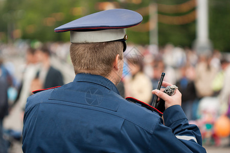 警察 警官男性车辆法律警卫城市街道监视帽子场景安全权威高清图片素材