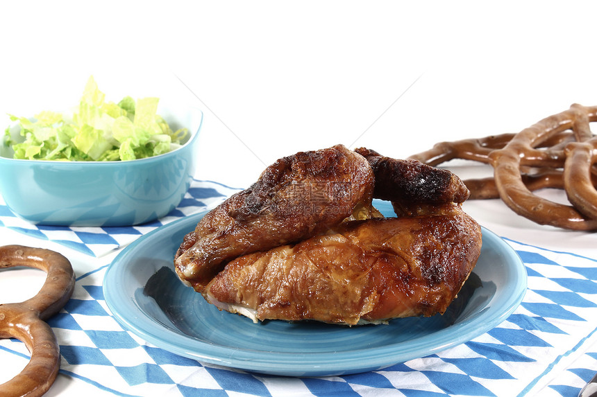 烤鸡沙拉肉制品白色美食烧烤餐巾蓝色家禽禽肉图片